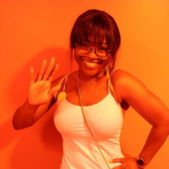 Meet your Posher, Chanaia - Picture 9 of 10